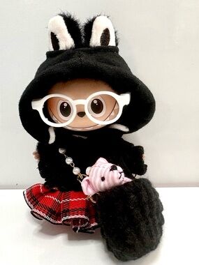 “R” Pin for Love mini Labubu.  The Chase of the series! Complete Fit Included!